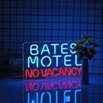 Dimmable "No Vacancy" motel-style LED neon sign, USB powered, ideal for wall decor in pubs, clubs, offices, or party settings.
